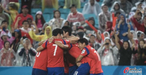 韩国惊险晋级亚洲杯八强金珍洙绝杀助球队逆袭