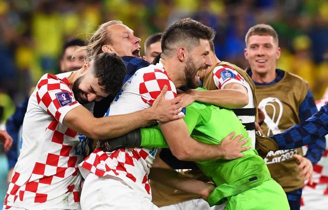 屠杀、流亡…从废墟中走出的克罗地亚传奇球星在世界杯奏出最浪漫狂想