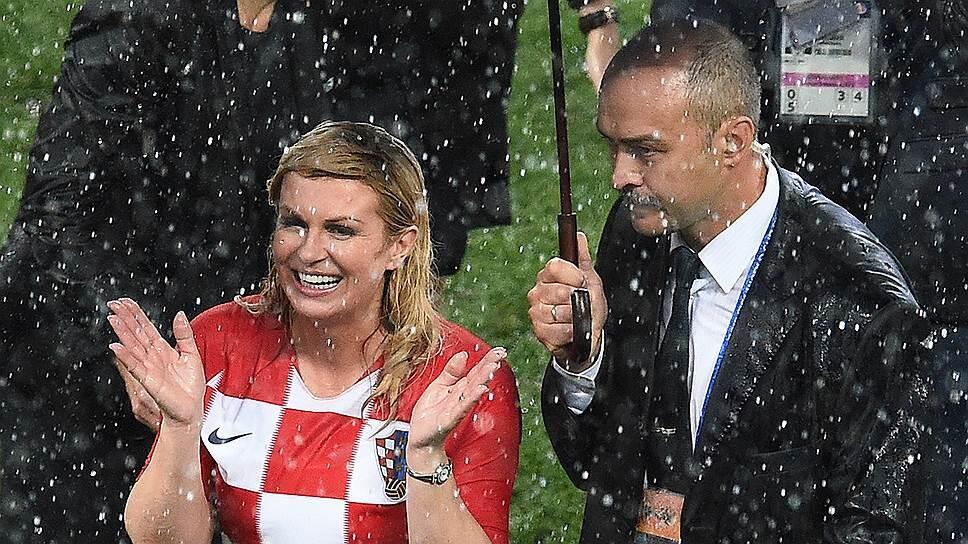 克罗地亚女总统谈在世界杯闭幕式上淋雨：当时只关注球员完全没注意到下雨