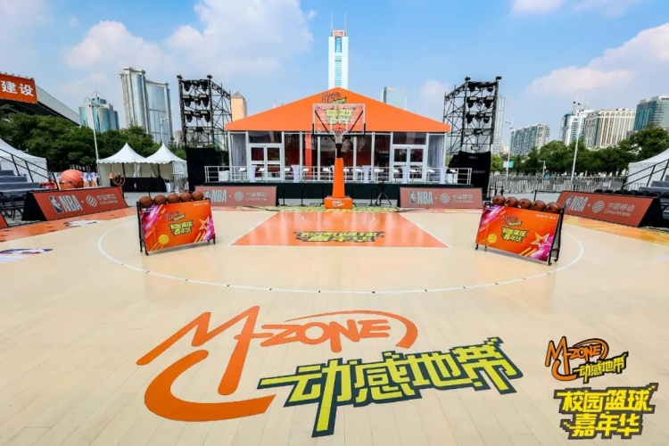易建联颁奖！中国移动联手NBA 践行「助力校园篮球」理念